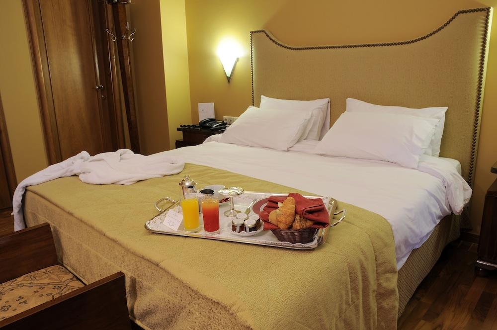 Warwick Palm Hotel